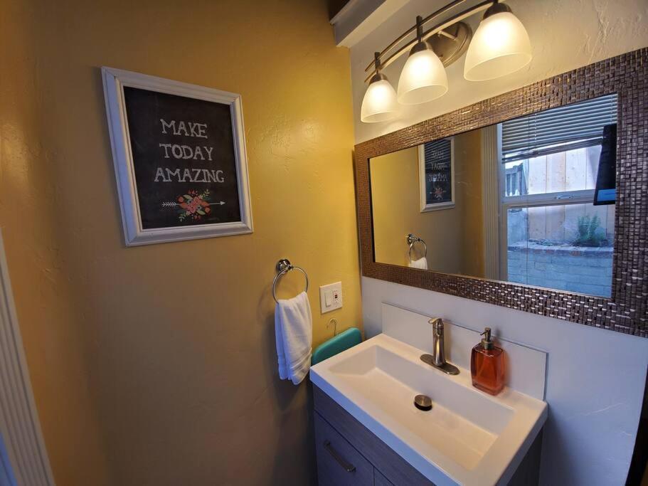 Centrally Located Studio And Cozy Place Perfect For Travelers And Couples! Located In San Diego Downtown! Perfect For Your Quick Getaway! Apartment ภายนอก รูปภาพ